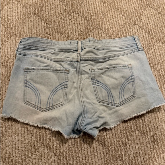 Hollister Low-Rise Boyfriend Shorts - Picture 2 of 3